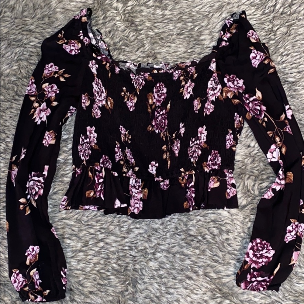 Women’s fitted long sleeve cropped blouse